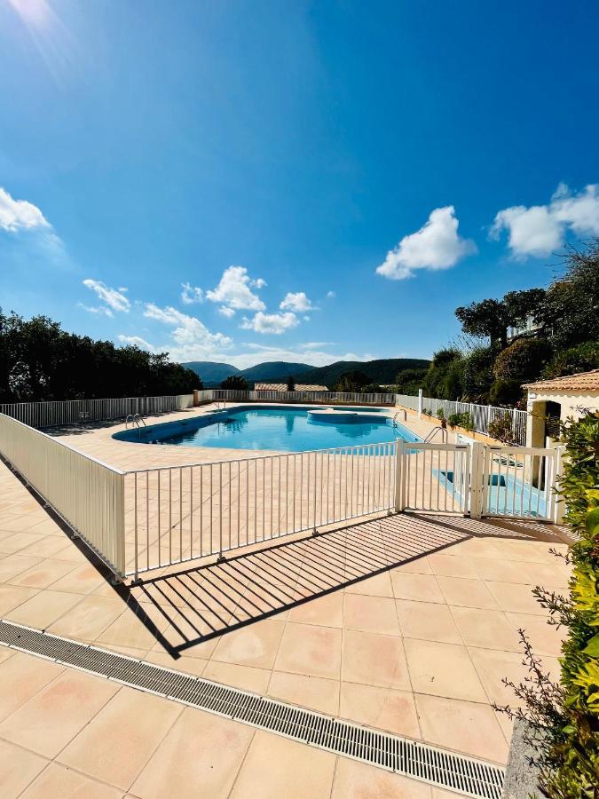 Superbe T2 Avec Vue Mer Et Piscine La Croix-Valmer Dış mekan fotoğraf